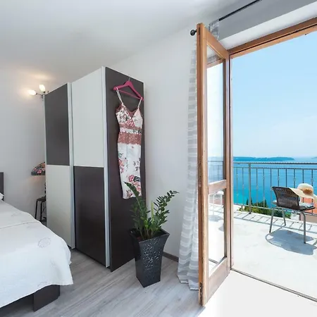 Golden View Apartment