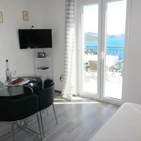 Golden View Apartment *